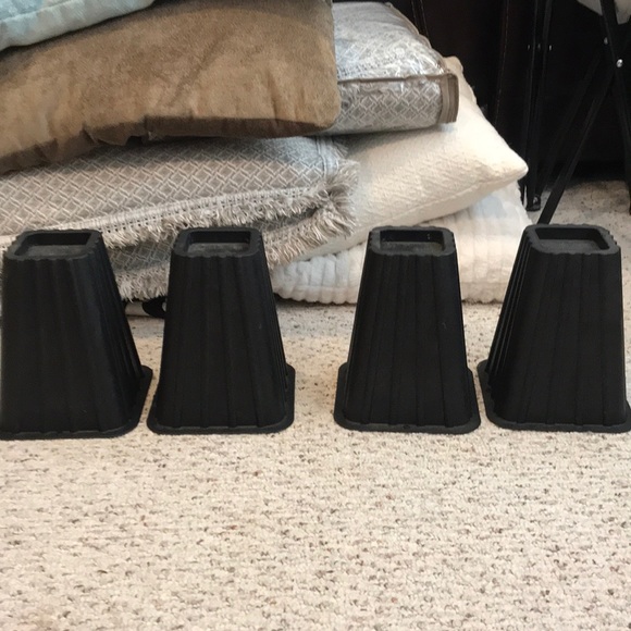 Bed risers - Picture 2 of 4